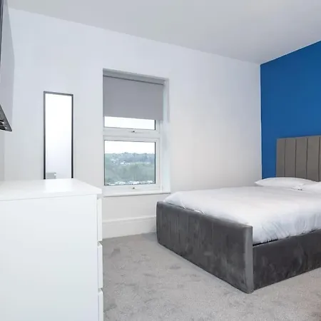 Modern 4 Bed House With Pool Table Apartment Stoke-on-Trent Exterior photo