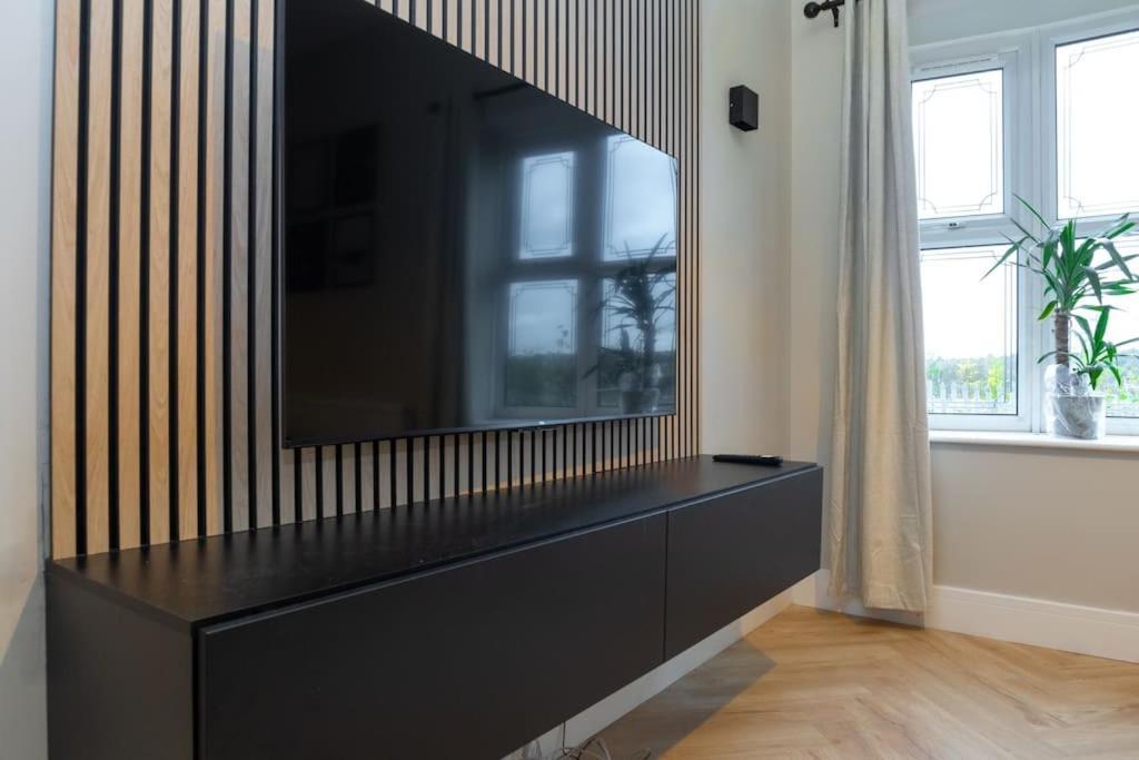 Homestay Modern 4 Bed House With Pool Table Stoke-on-Trent