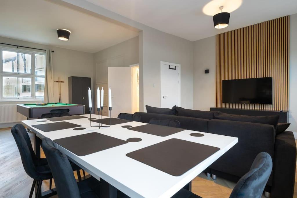 Modern 4 Bed House With Pool Table Homestay *